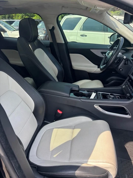 2017 Jaguar F-Pace - Image 5 of 17