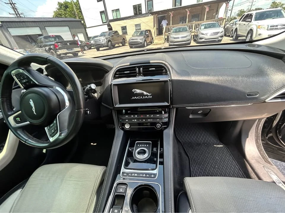 2017 Jaguar F-Pace - Image 11 of 13