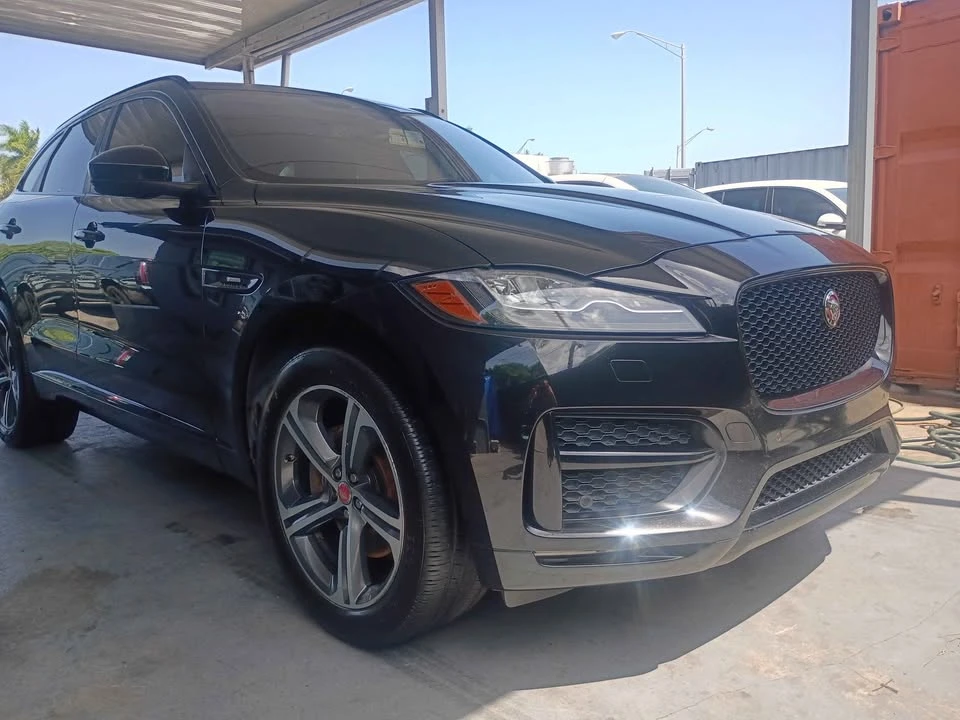 2017 Jaguar F-Pace - Image 10 of 20