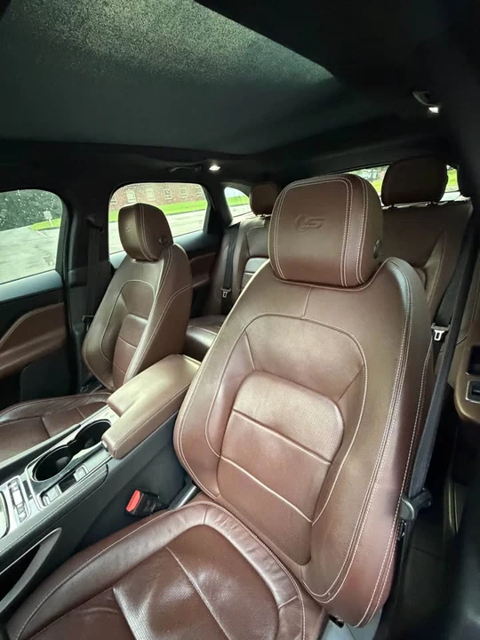2017 Jaguar F-Pace - Image 10 of 16