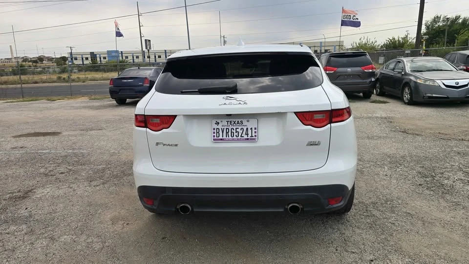 2017 Jaguar F-Pace - Image 5 of 20
