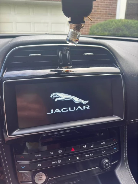2017 Jaguar F-Pace - Image 6 of 11