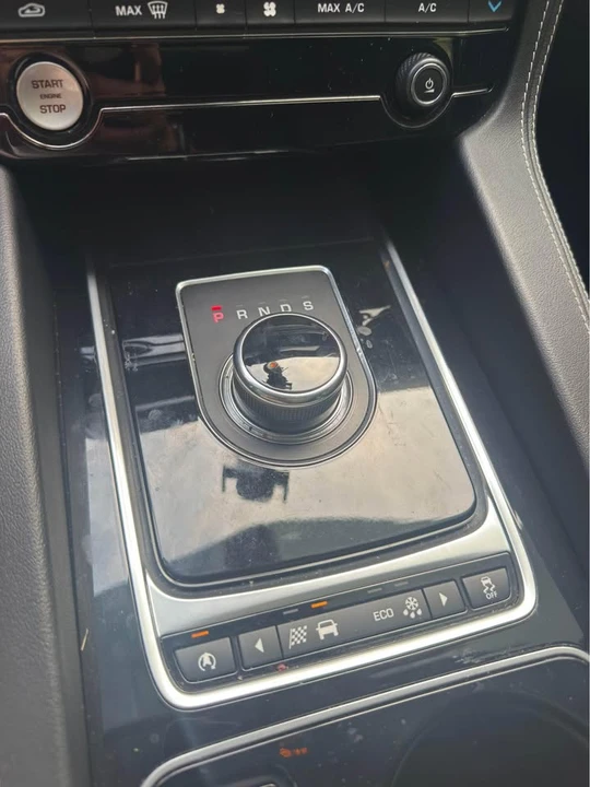 2017 Jaguar F-Pace - Image 7 of 11