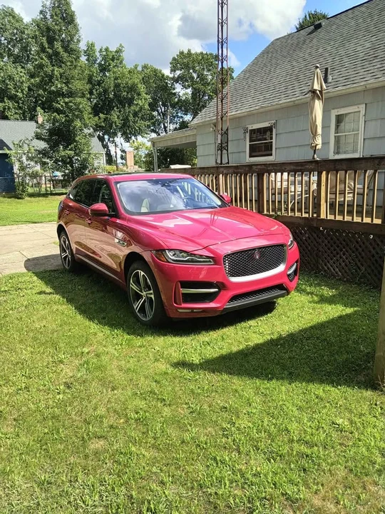 2017 Jaguar F-Pace - Image 2 of 15