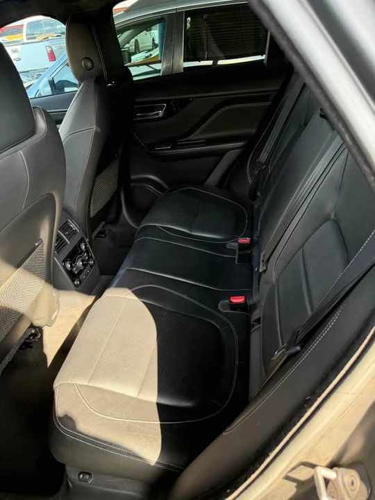 2017 Jaguar F-Pace - Image 4 of 5