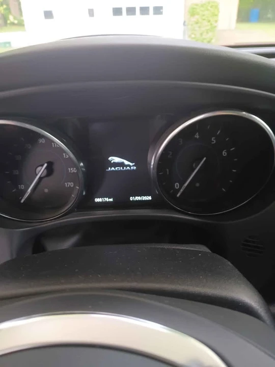 2017 Jaguar F-Pace - Image 11 of 15