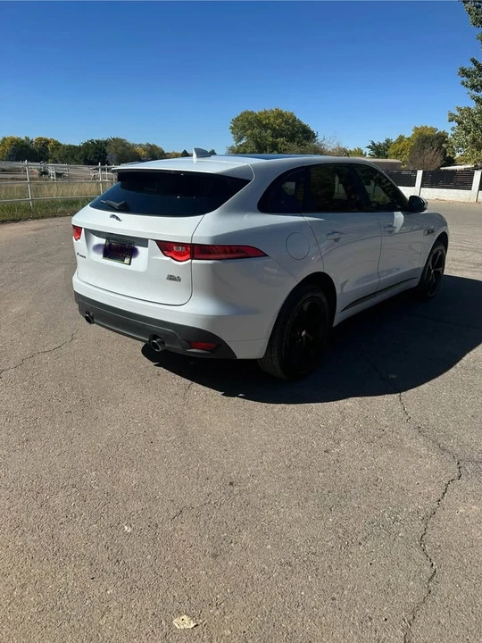 2017 Jaguar F-Pace - Image 3 of 9