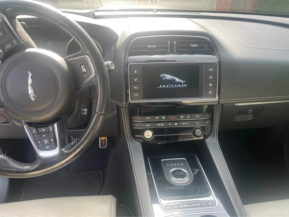 2017 Jaguar F-Pace - Image 4 of 20