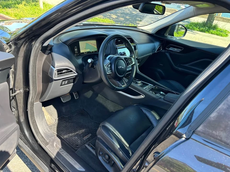 2017 Jaguar F-Pace - Image 10 of 20
