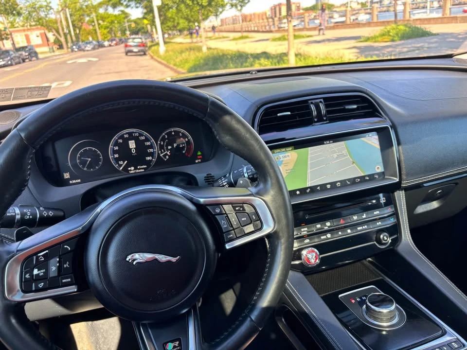 2017 Jaguar F-Pace - Image 11 of 20