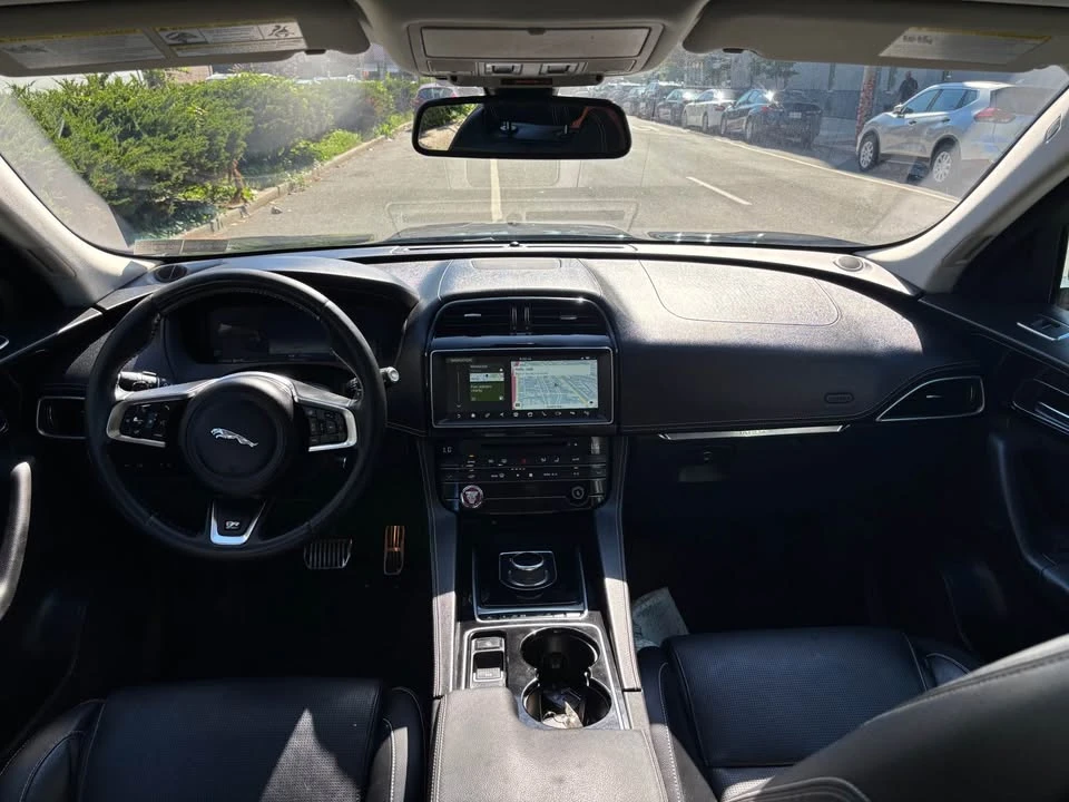 2017 Jaguar F-Pace - Image 10 of 20