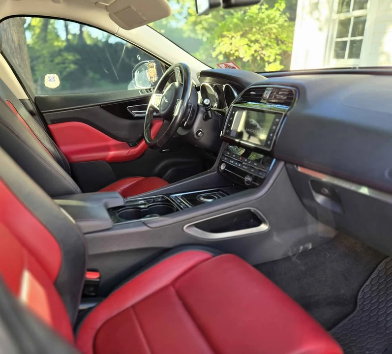 2017 Jaguar F-Pace - Image 13 of 18