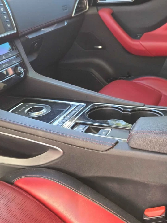 2017 Jaguar F-Pace - Image 15 of 18