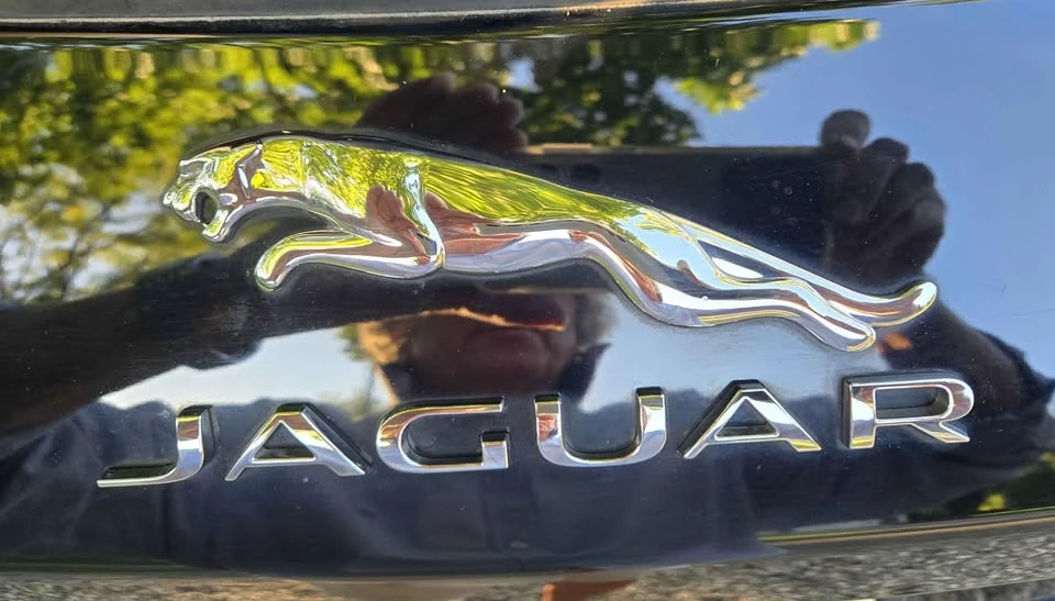 2017 Jaguar F-Pace - Image 9 of 18