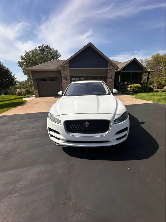 2017 Jaguar F-Pace - Image 2 of 9