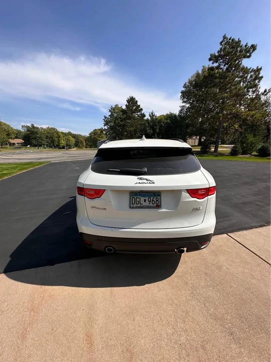 2017 Jaguar F-Pace - Image 3 of 9