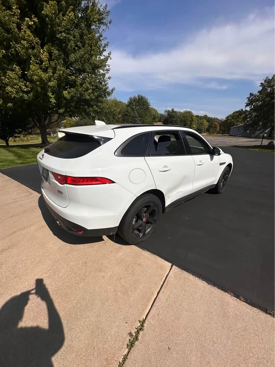 2017 Jaguar F-Pace - Image 4 of 9