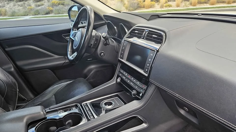 2017 Jaguar F-Pace - Image 9 of 15