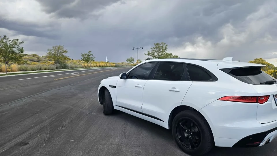 2017 Jaguar F-Pace - Image 4 of 15
