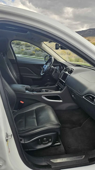 2017 Jaguar F-Pace - Image 8 of 15