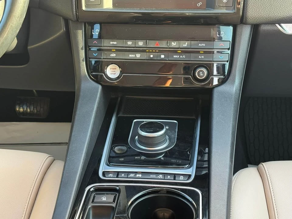 2017 Jaguar F-Pace - Image 11 of 19