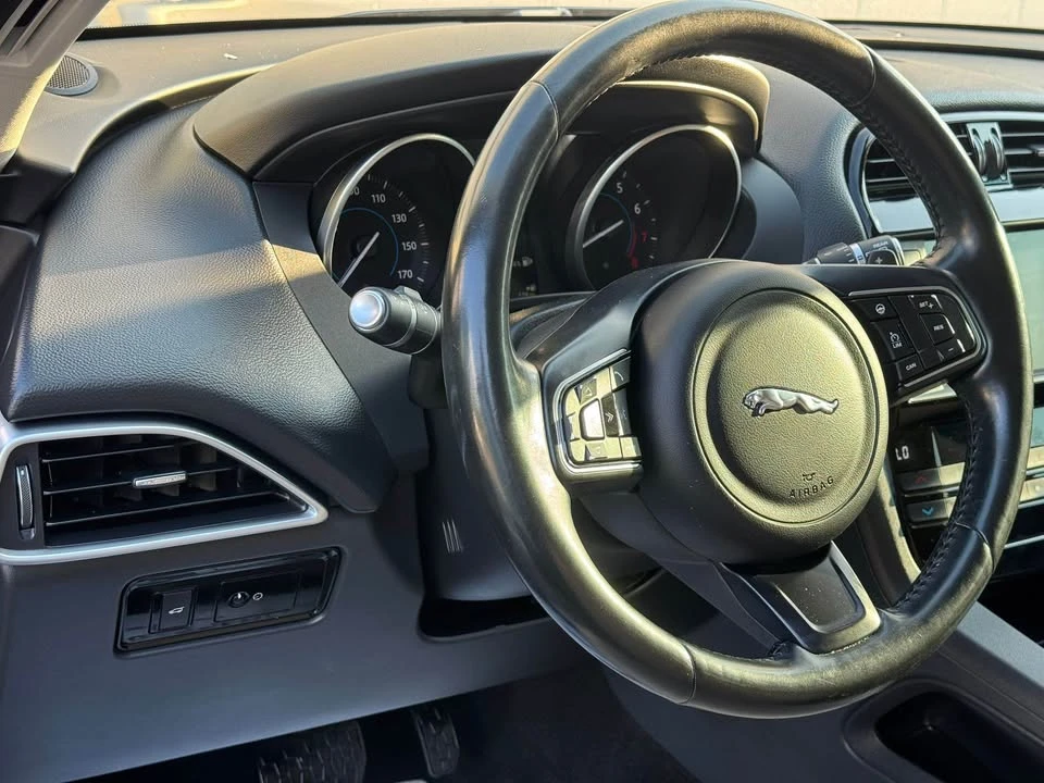 2017 Jaguar F-Pace - Image 13 of 19