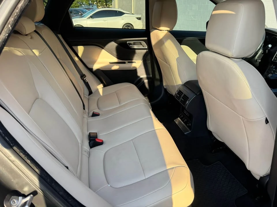 2017 Jaguar F-Pace - Image 6 of 19