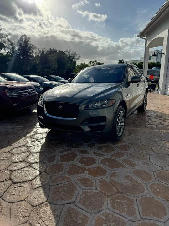 2017 Jaguar F-Pace - Image 3 of 13