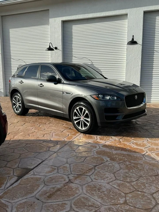 2017 Jaguar F-Pace - Image 2 of 13