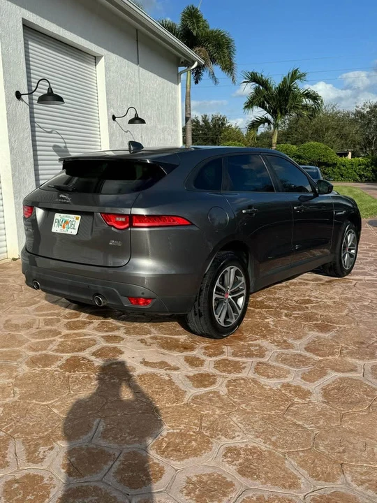 2017 Jaguar F-Pace - Image 5 of 13