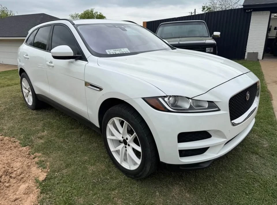 2017 Jaguar F-Pace - Image 2 of 8