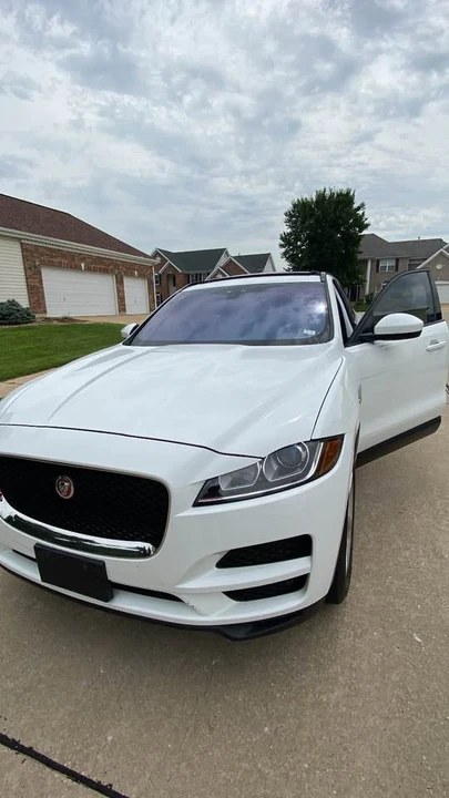 2017 Jaguar F-Pace - Image 3 of 3