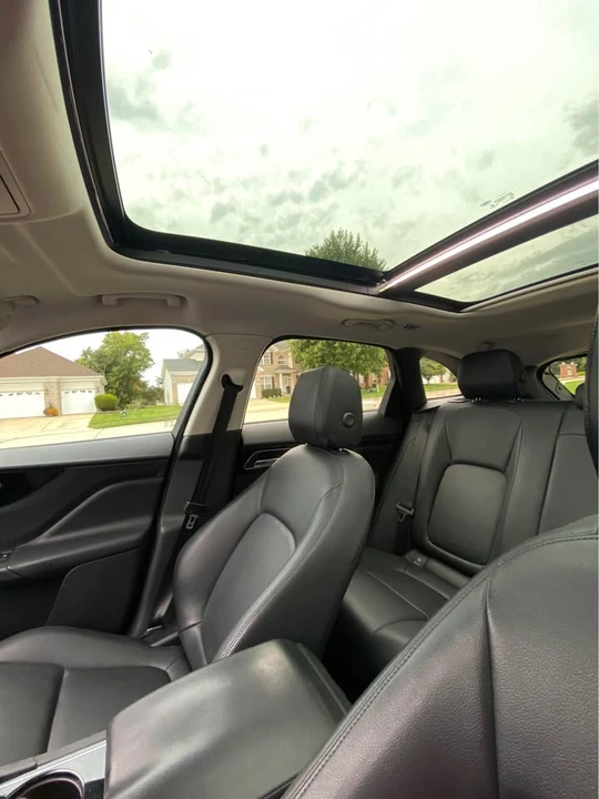 2017 Jaguar F-Pace - Image 2 of 3