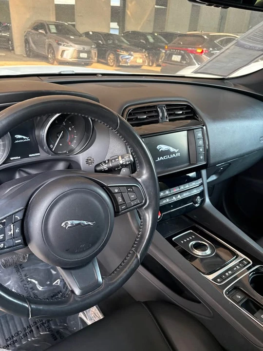 2017 Jaguar F-Pace - Image 6 of 15