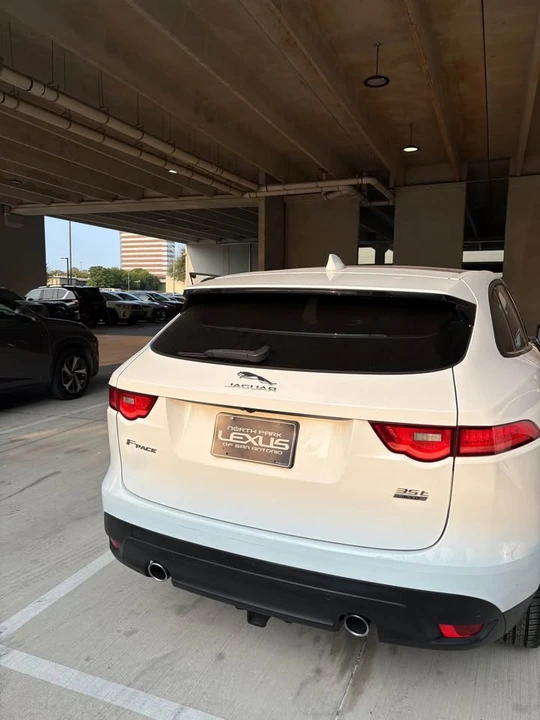 2017 Jaguar F-Pace - Image 9 of 15