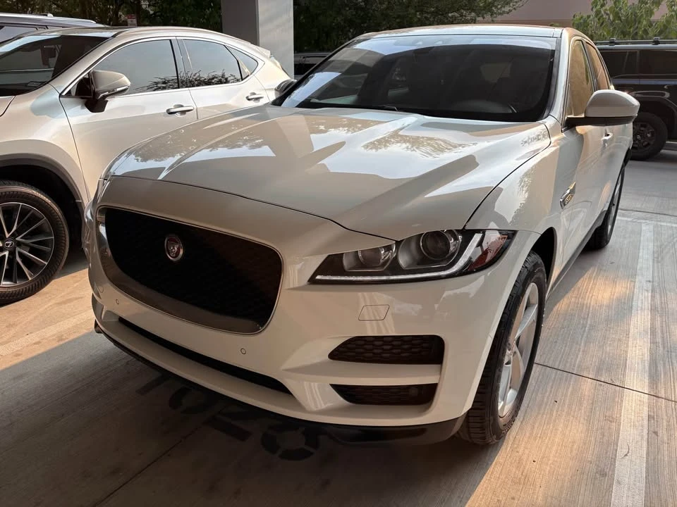2017 Jaguar F-Pace - Image 2 of 15