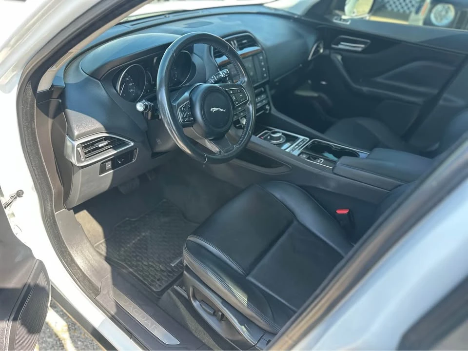 2017 Jaguar F-Pace - Image 5 of 8