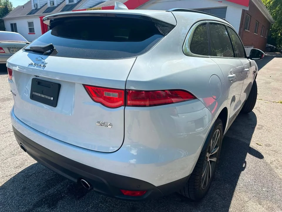 2017 Jaguar F-Pace - Image 3 of 5