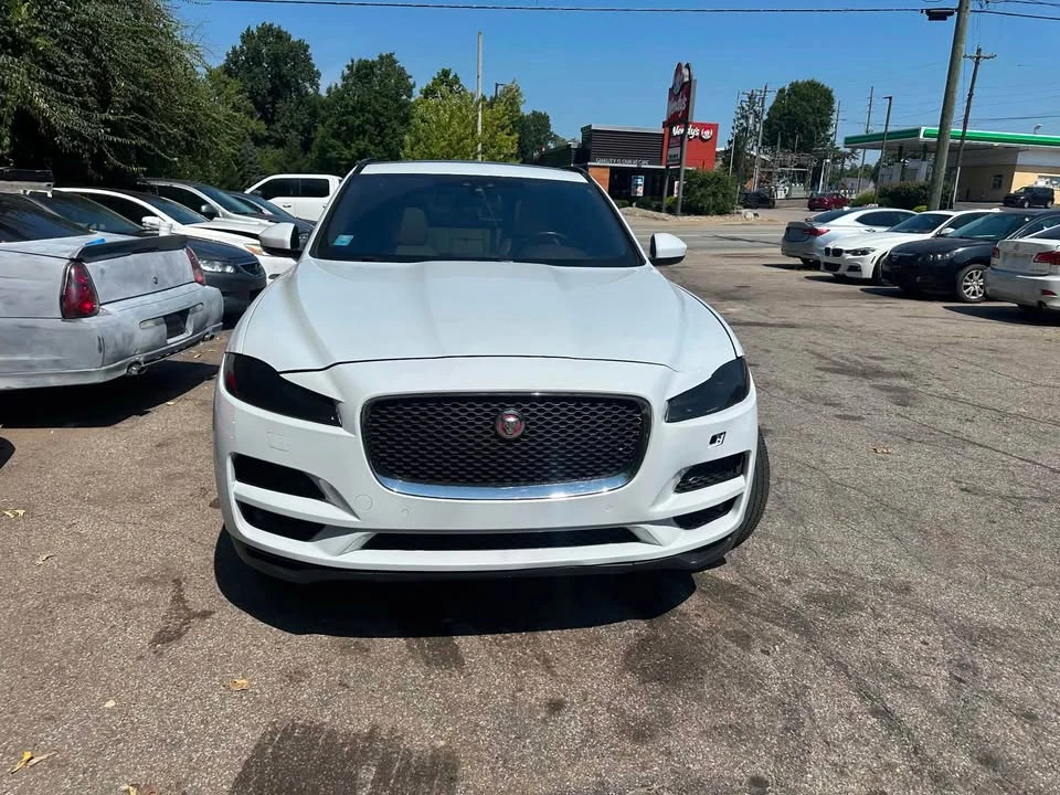 2017 Jaguar F-Pace - Image 5 of 5