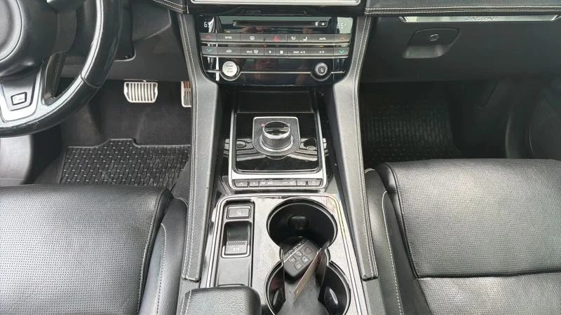 2017 Jaguar F-Pace - Image 5 of 19
