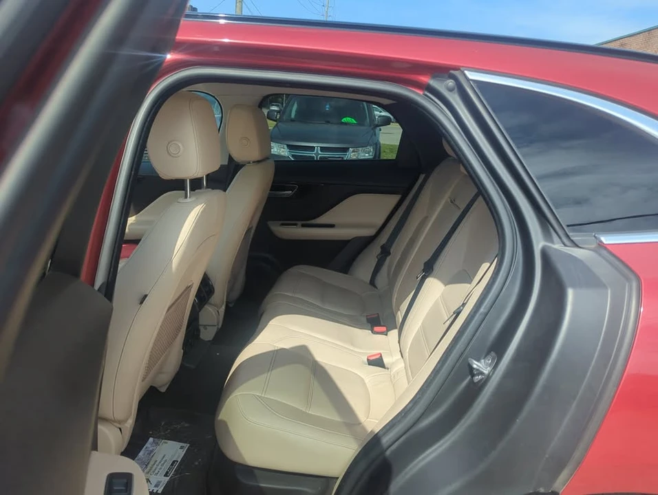 2017 Jaguar F-Pace - Image 10 of 12