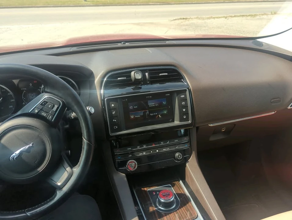 2017 Jaguar F-Pace - Image 11 of 12