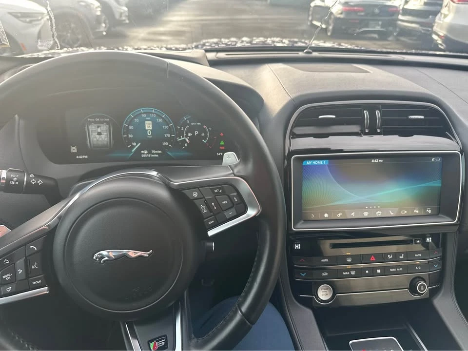 2017 Jaguar F-Pace - Image 9 of 13