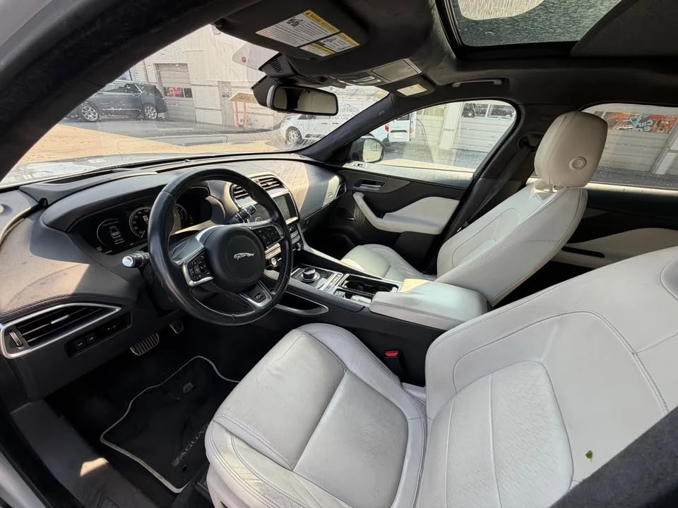 2017 Jaguar F-Pace - Image 7 of 12