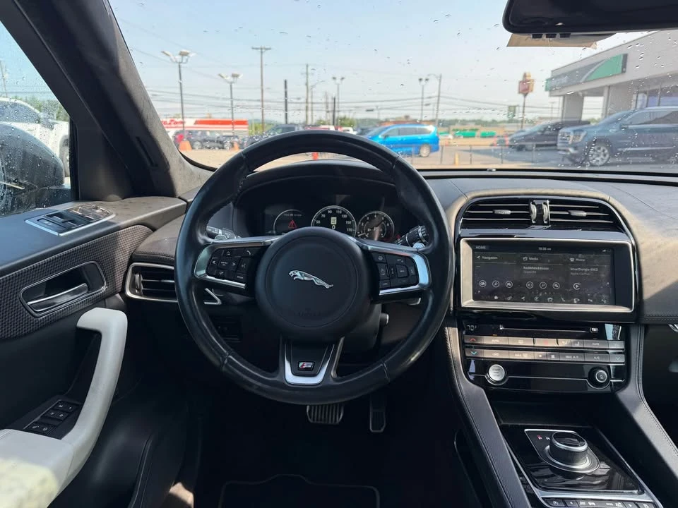 2017 Jaguar F-Pace - Image 6 of 12