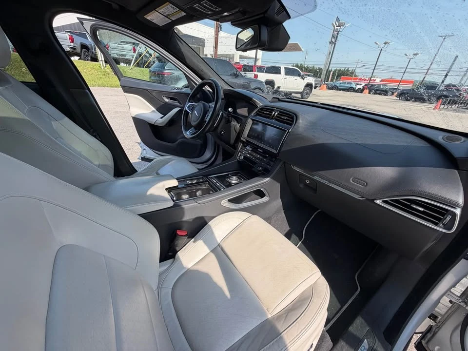 2017 Jaguar F-Pace - Image 10 of 12