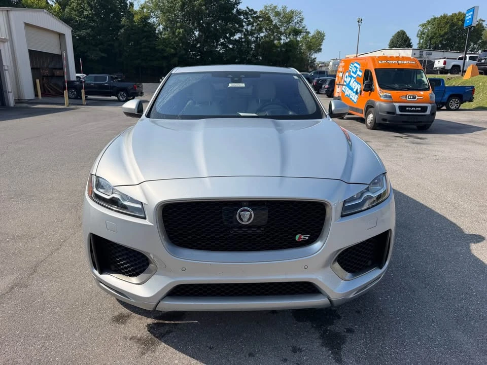 2017 Jaguar F-Pace - Image 2 of 12