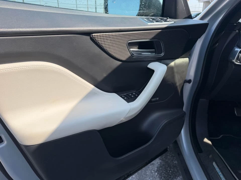 2017 Jaguar F-Pace - Image 8 of 12