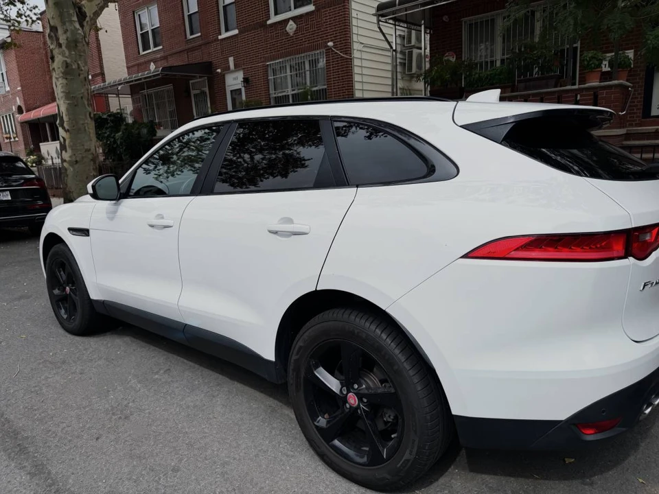 2017 Jaguar F-Pace - Image 5 of 9