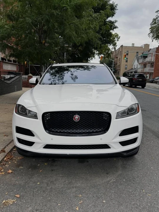2017 Jaguar F-Pace - Image 2 of 9